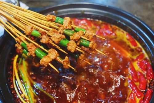 欢辣颂串串香