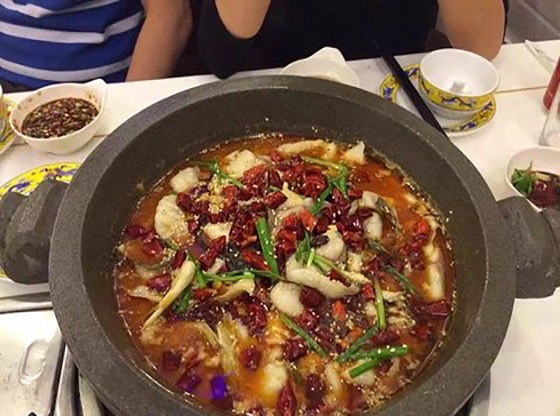 群聚石锅鱼火锅