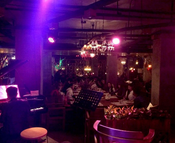 回味往事音乐主题餐吧