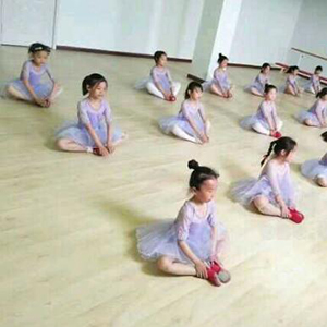 亦舞少儿舞蹈